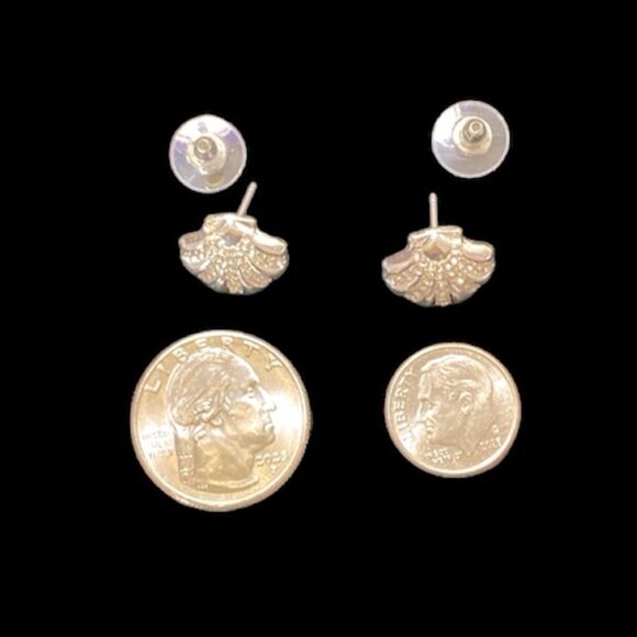 SILVER SEA SHELL EARRINGS WITH CRYSTAL STONES & POST BACK - Picture 3 of 4